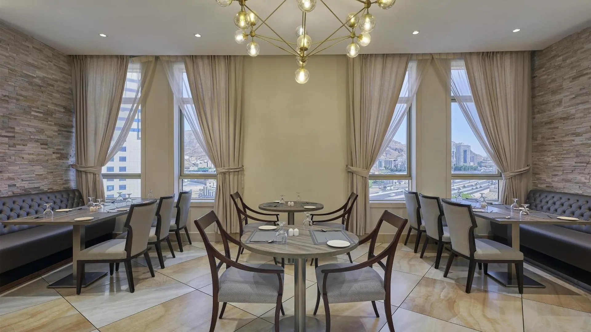 ****  Wirgan Al Noor, Tapestry Collection By Hilton Hotel Mecca Saudi Arabia